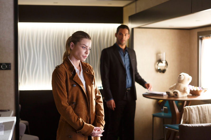 Chloe (Lauren German) and Lucifer question a suspect.